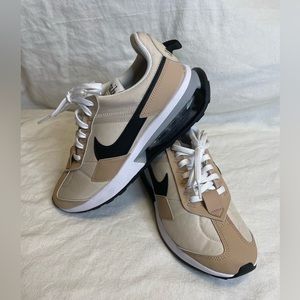 NIKE AIR MAX PRE DAY. Women Sneakers Oatmeal
